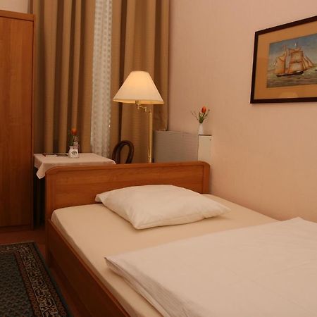 Hotel Pension Fasanenhaus เบอร์ลิน ภายนอก รูปภาพ