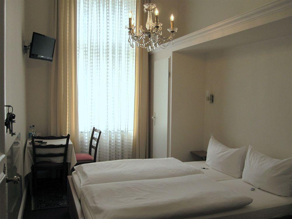 Hotel Pension Fasanenhaus เบอร์ลิน ภายนอก รูปภาพ
