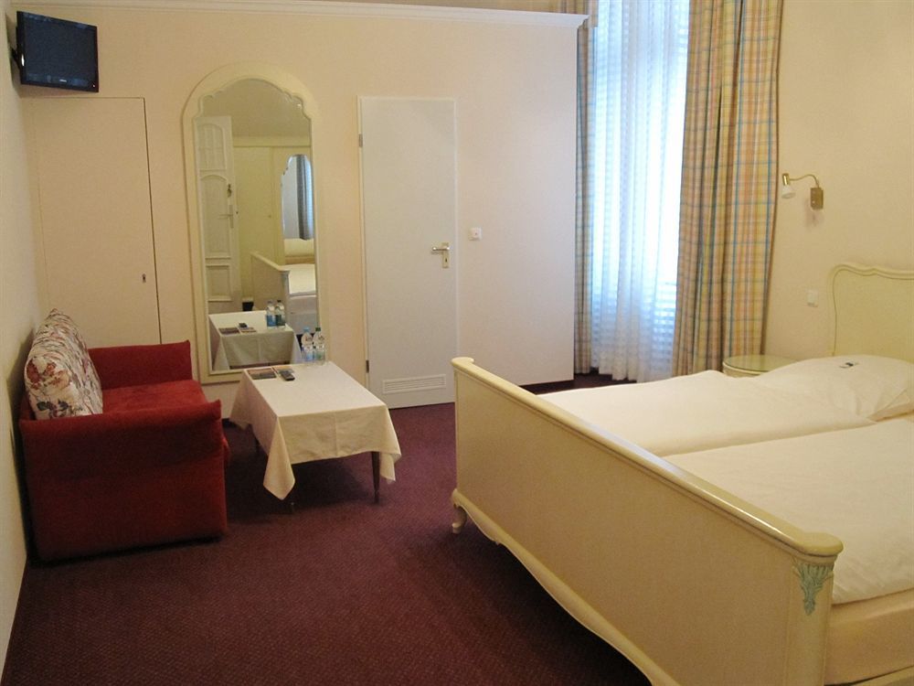 Hotel Pension Fasanenhaus เบอร์ลิน ภายนอก รูปภาพ
