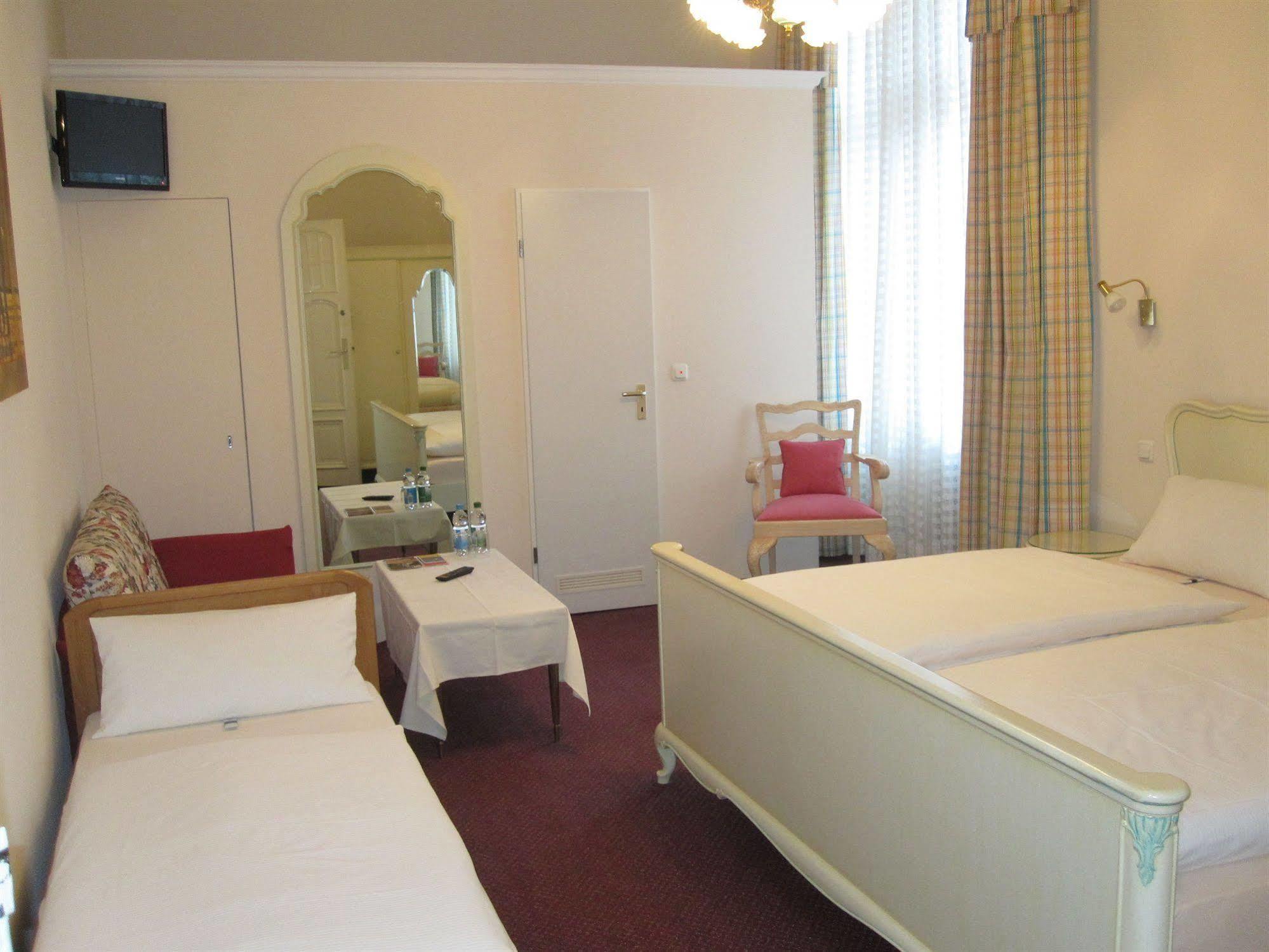 Hotel Pension Fasanenhaus เบอร์ลิน ภายนอก รูปภาพ
