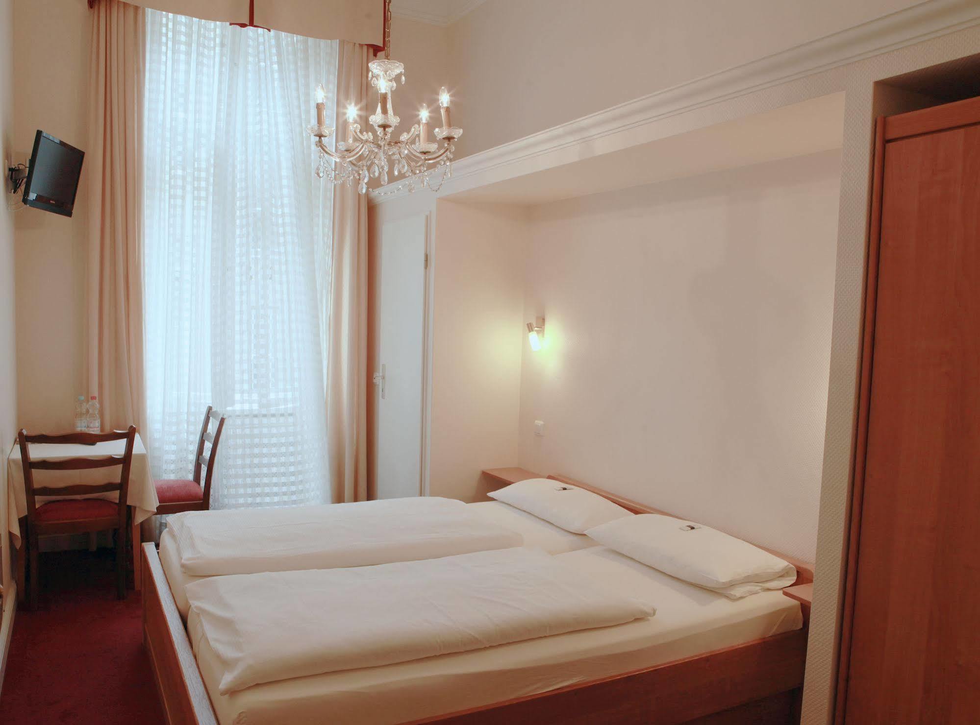 Hotel Pension Fasanenhaus เบอร์ลิน ภายนอก รูปภาพ