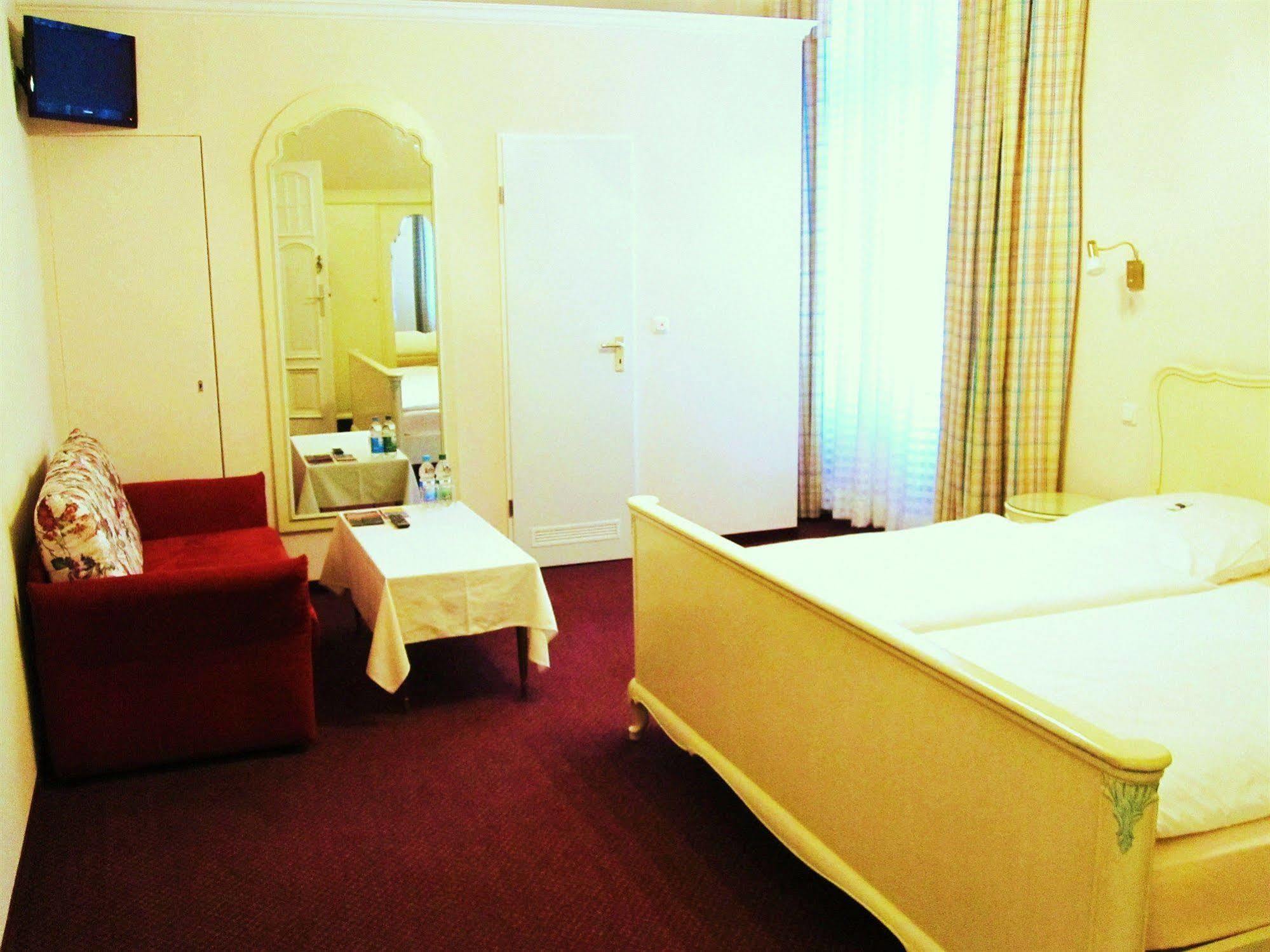 Hotel Pension Fasanenhaus เบอร์ลิน ภายนอก รูปภาพ