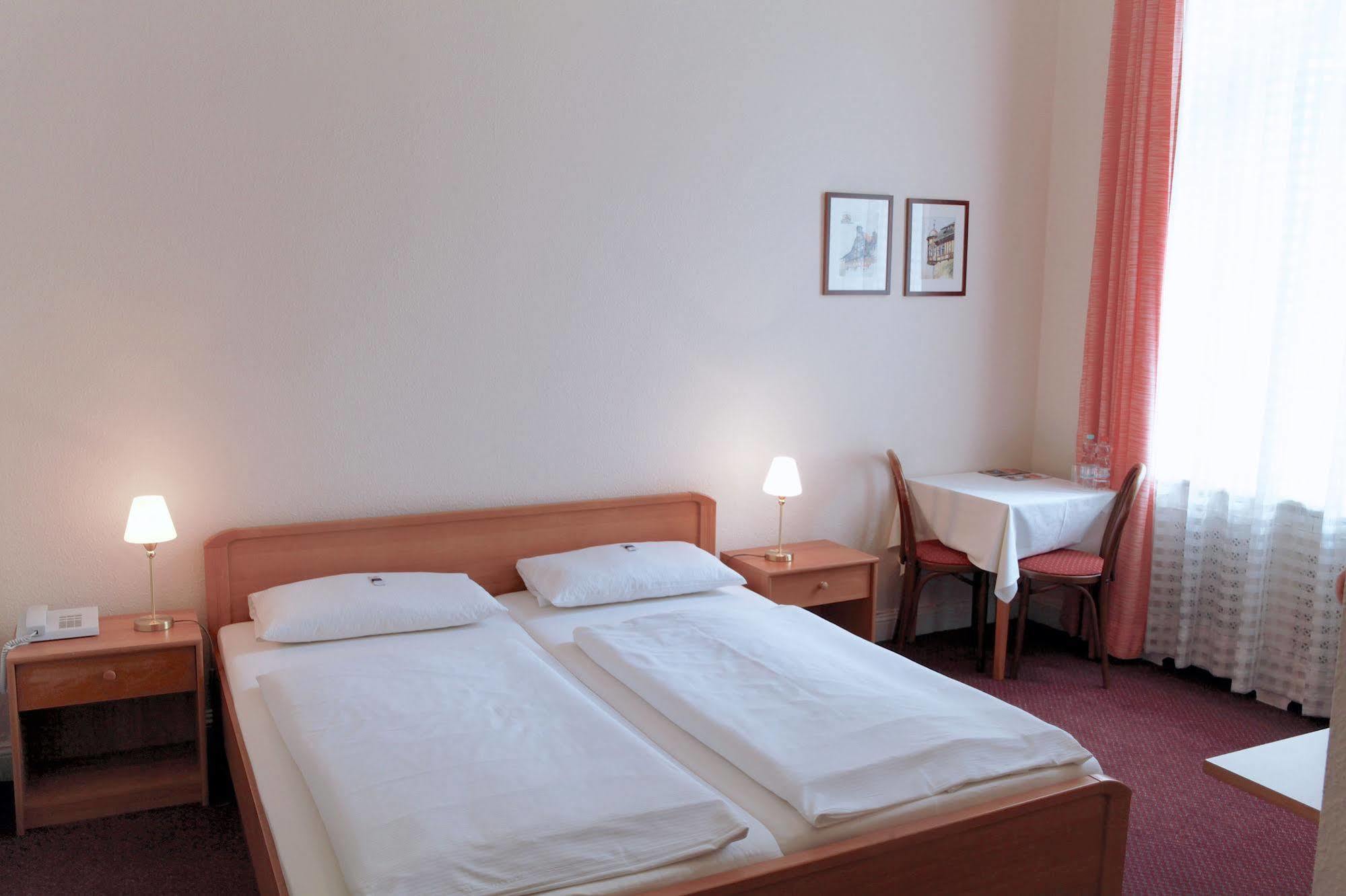 Hotel Pension Fasanenhaus เบอร์ลิน ภายนอก รูปภาพ