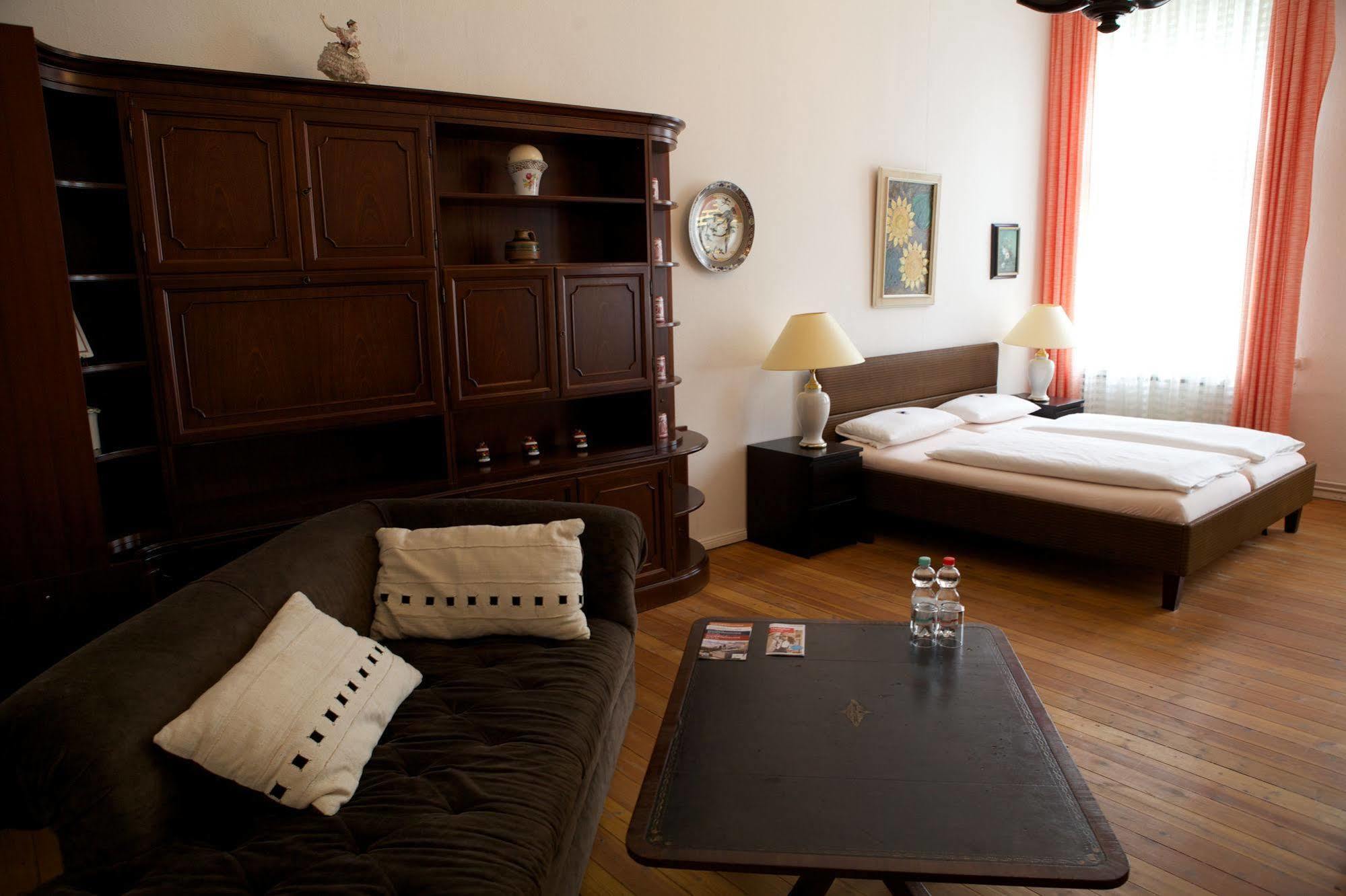 Hotel Pension Fasanenhaus เบอร์ลิน ภายนอก รูปภาพ